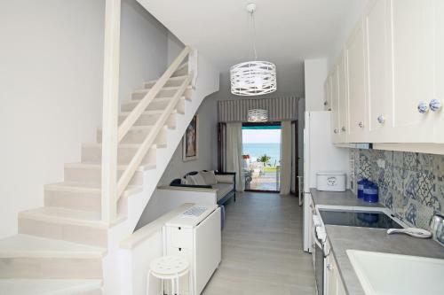 Luxurious Beachfront Family House
