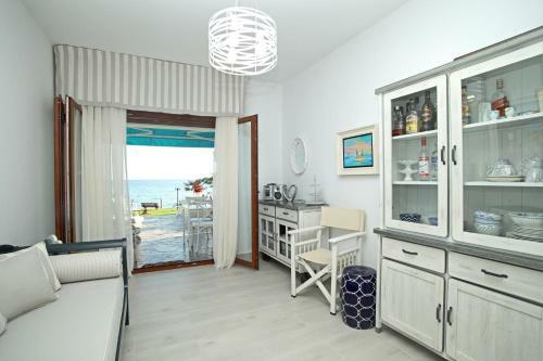 Luxurious Beachfront Family House