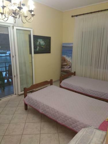 Leoni Apartment