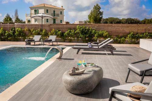 Artemon New Luxury Villa