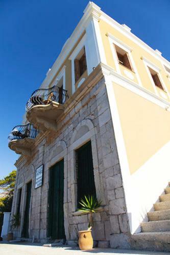 Overthe Sea Apartments
