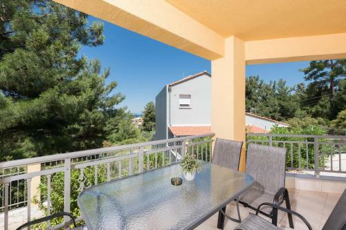Louloudis Pool Villa