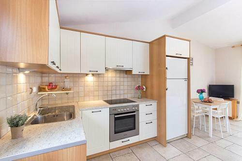 Adonis Apartman