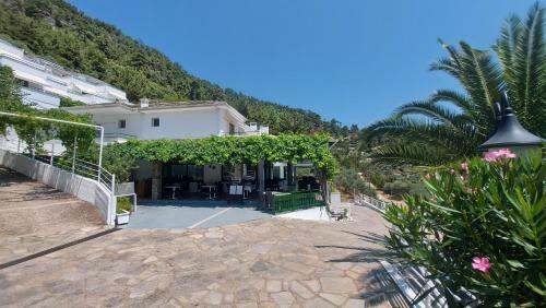 Dionysos Hotel