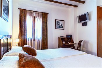 Hotel Cases Noves