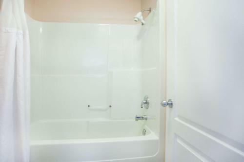 Hotel Ramada Limited 100 Mile House - Standard Cb