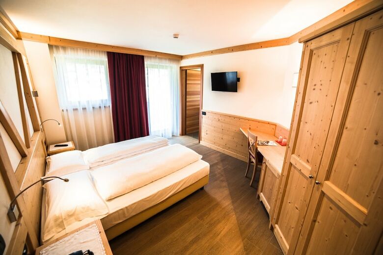 Hotel Garn� Paradisi
