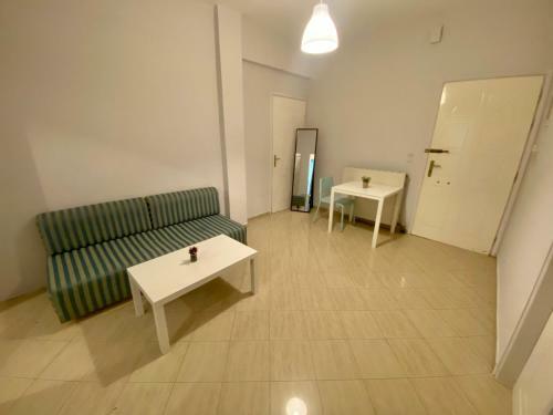 Le Chris Central Apartments