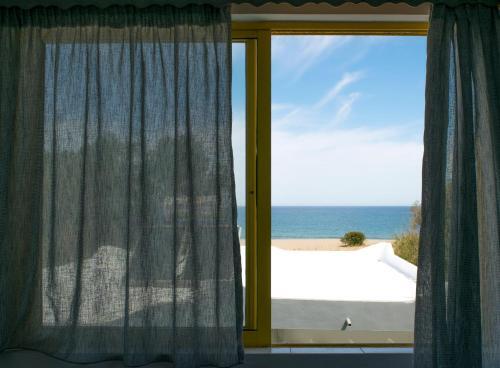 El Mar Apartments