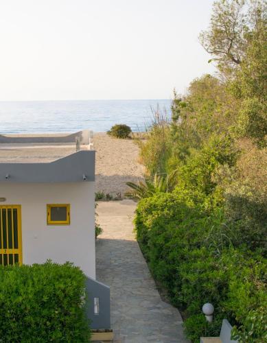 El Mar Apartments