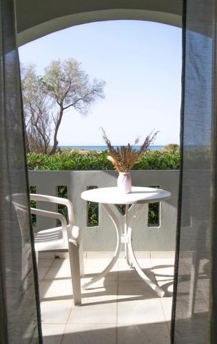 El Mar Apartments