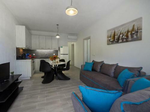 Green Yard Apartment