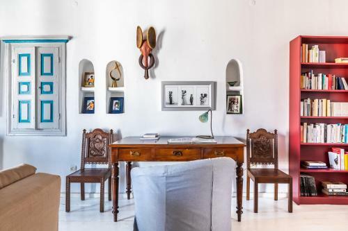Delphine's House