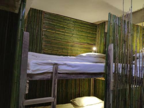 Green Hostel & Sunny Guesthouse