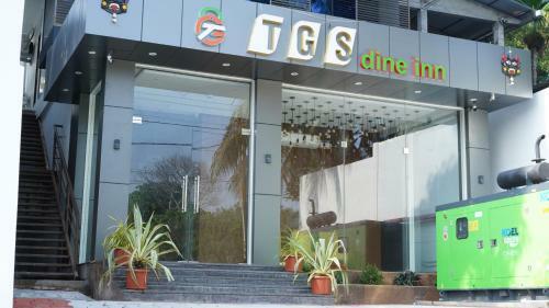Hotel Tgs Dine Inn
