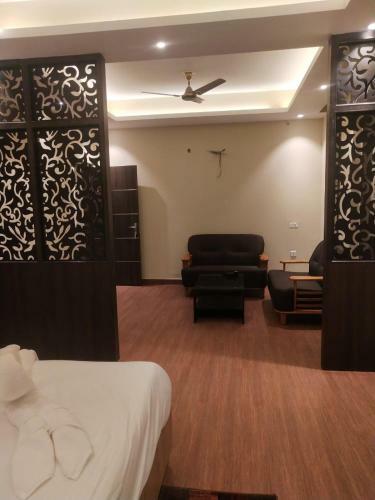 Hotel The Royal Chandra