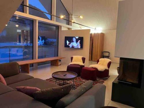 Urban Alpine Penthouse With Lake View