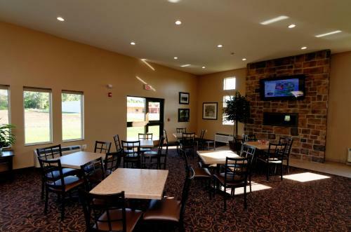 Hotel Boulders Inn & Suites