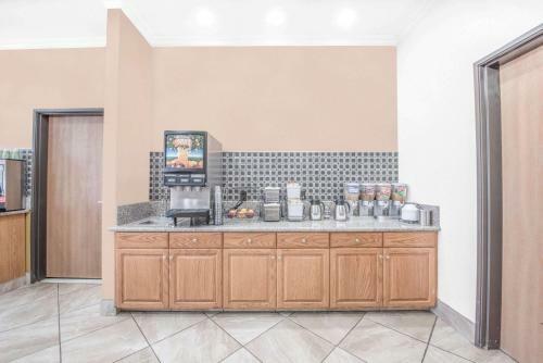 Hotel Baymont Inn & Suites