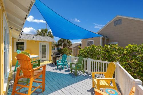 Sunshine Beach Bungalow - Just Steps To Beach! Bungalow