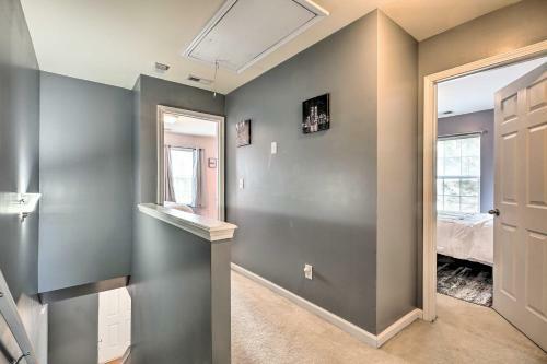Atlanta Townhome With Patio About 9 Mi To Downtown!
