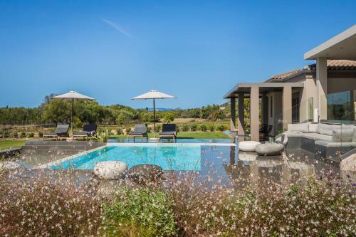 Superior Luxury Villa With Private Pool!