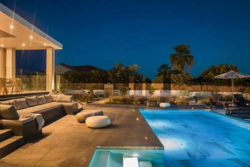 Superior Luxury Villa With Private Pool!