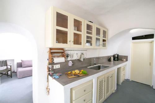Agrilia Secluded Cave House