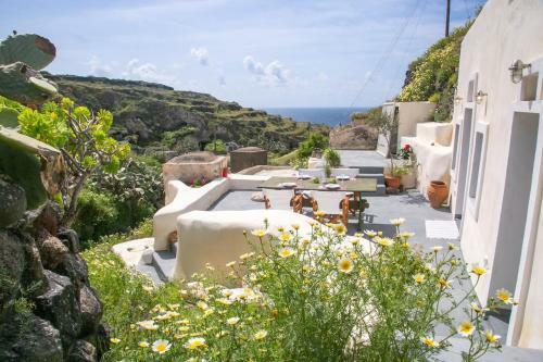 Agrilia Secluded Cave House