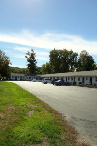 Monument Mountain Motel