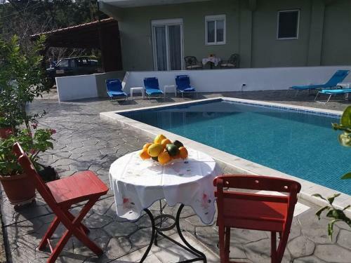 Greek Style Ground Floor Apartment & Pool