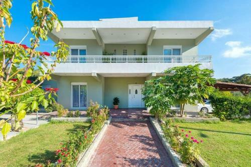 Greek Style Ground Floor Apartment & Pool