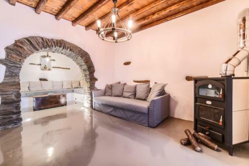 Triantaros Familly House