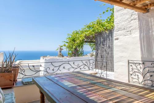 Triantaros Icon House