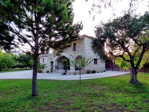 Rouveli Villa With Private Garden And Barbeque