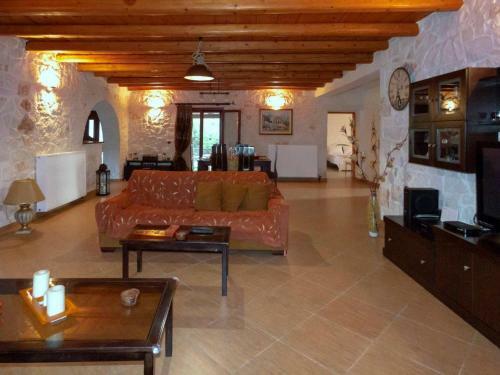 Rouveli Villa With Private Garden And Barbeque