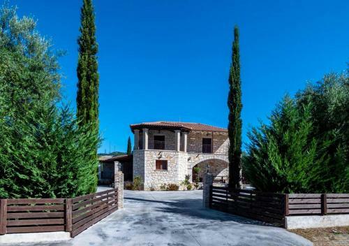 Rouveli Villa With Private Garden And Barbeque