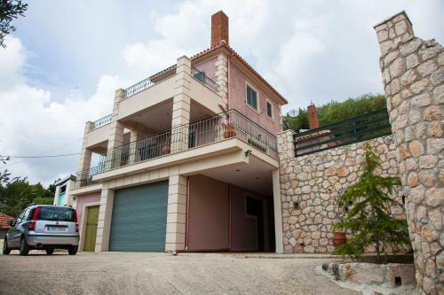 Villa Tzanatos