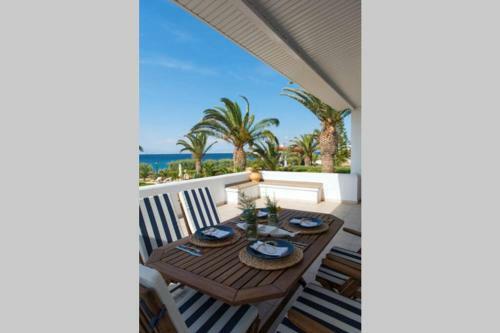 Palmaya Villa, Unique Seafront Experience