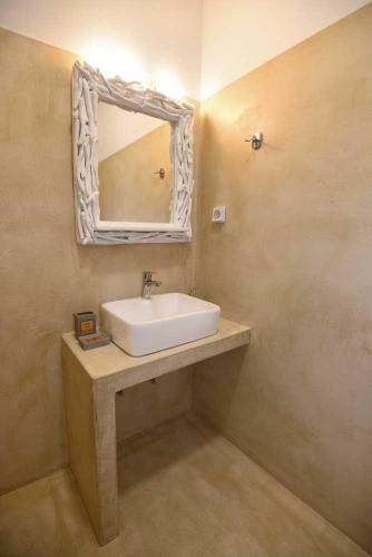 Lalari Beach Suites