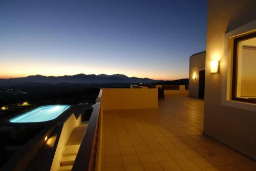 Luxurious Panoramic View Villa