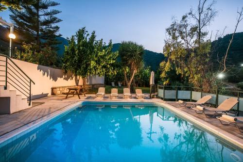 Villa Vlychada - Lux Home With Pool & Jacuzzi