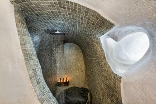 Villa Mystagoge Retreat With Subterranean Pool/jacuzzi