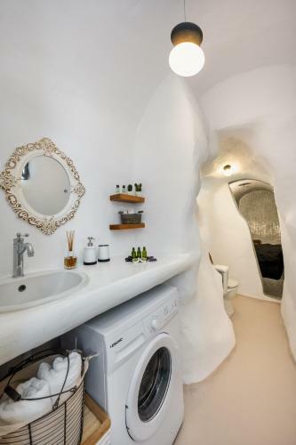 Villa Mystagoge Retreat With Subterranean Pool/jacuzzi