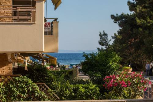 Stylish Beach House By The Sea