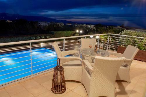 Acalli Poolfront Apartment