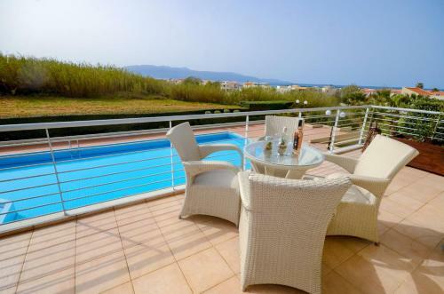 Acalli Poolfront Apartment