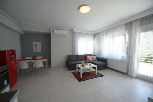 Modern Top Floor Apartment