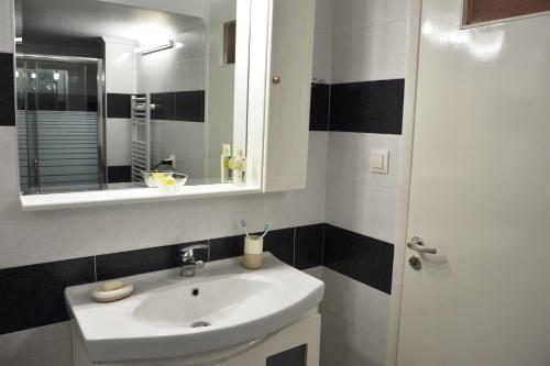 Apartamento Zennova #5 Antigonidon Square