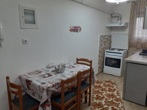 Kosta's Apartment 2